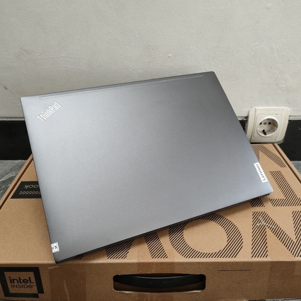 Laptop Lenovo Thinkpad T14 Ryzen 7Pro -7840 RAM 32GB SSD NVME 1TB Windows 11