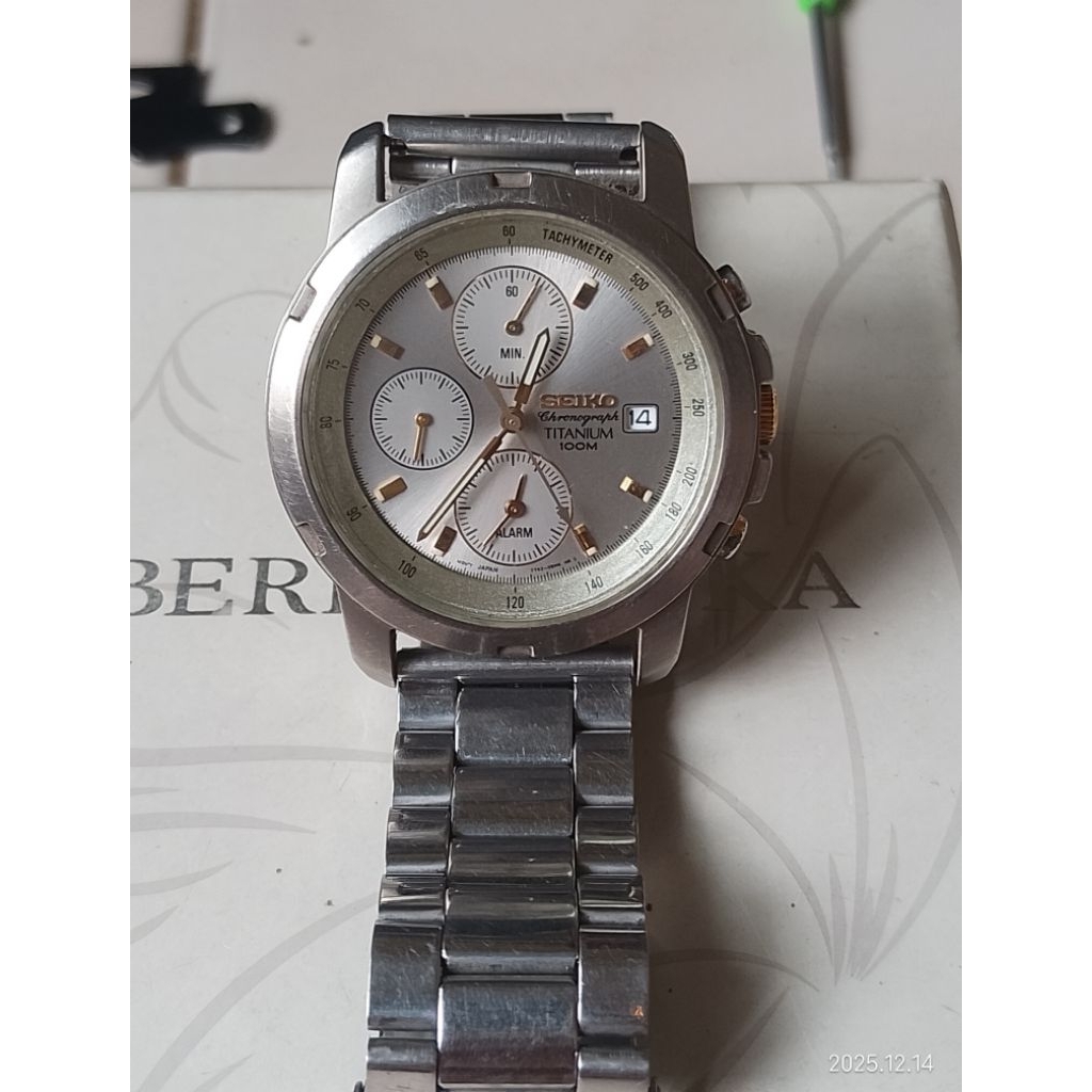 Seiko chronograph 100m Titanium 7t62a