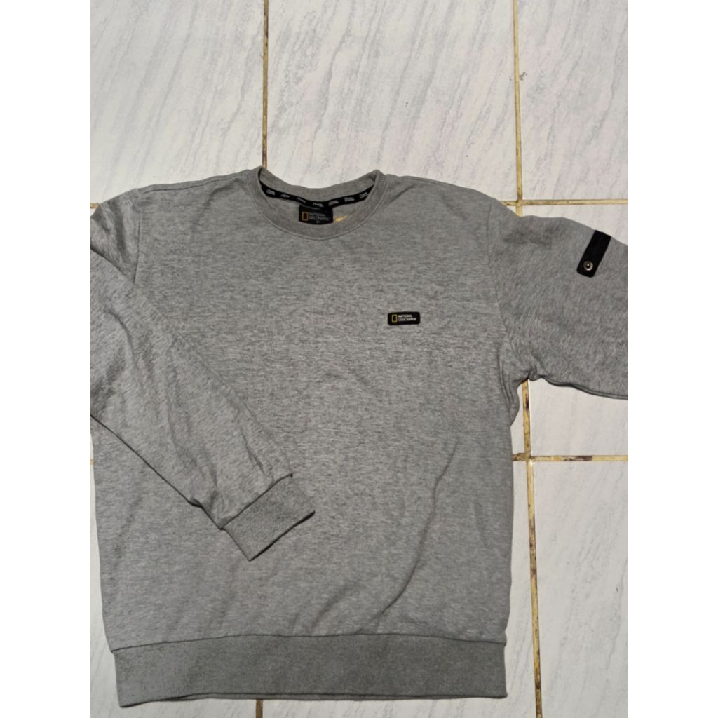 crewneck national geographic patch