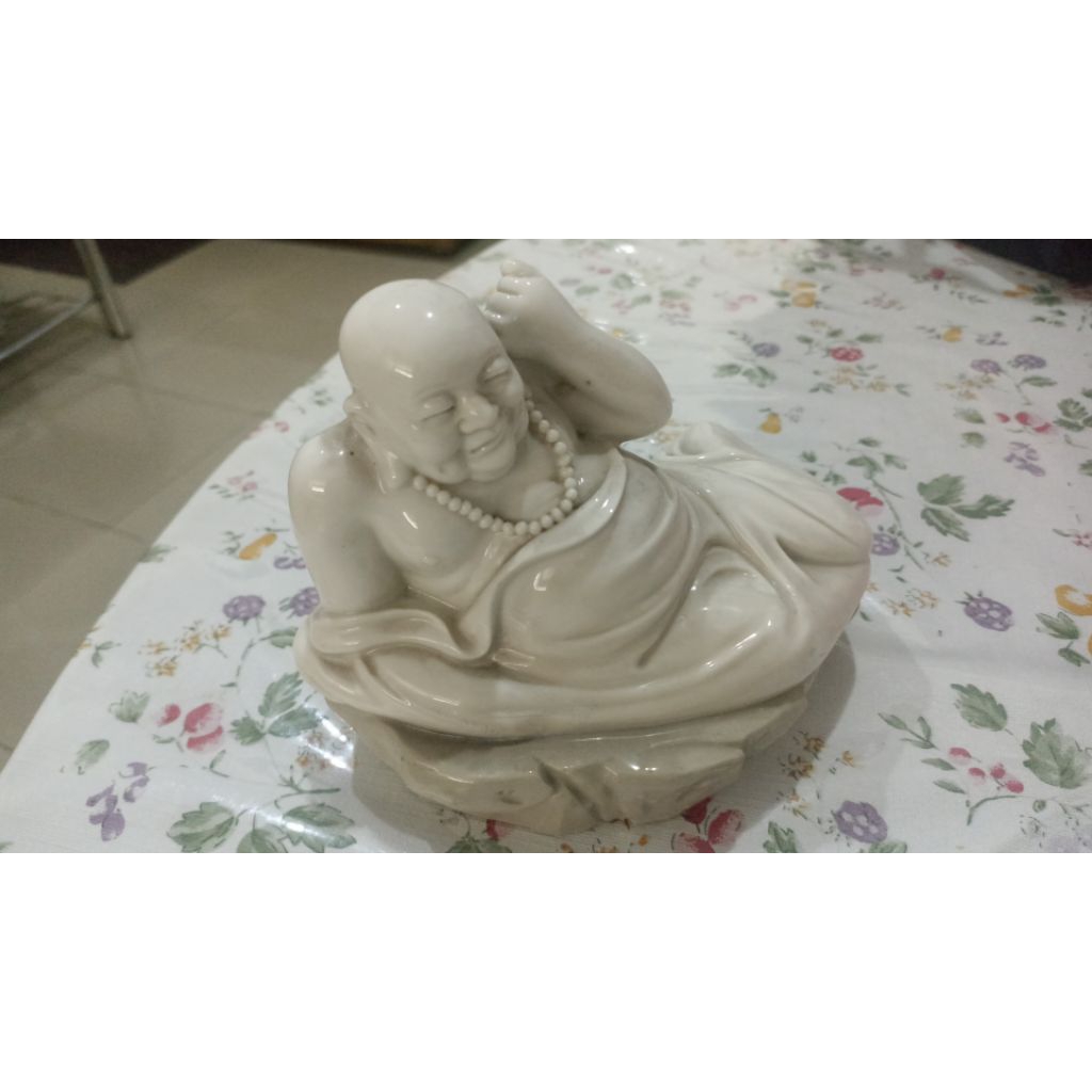 Patung Buddha Maitreya