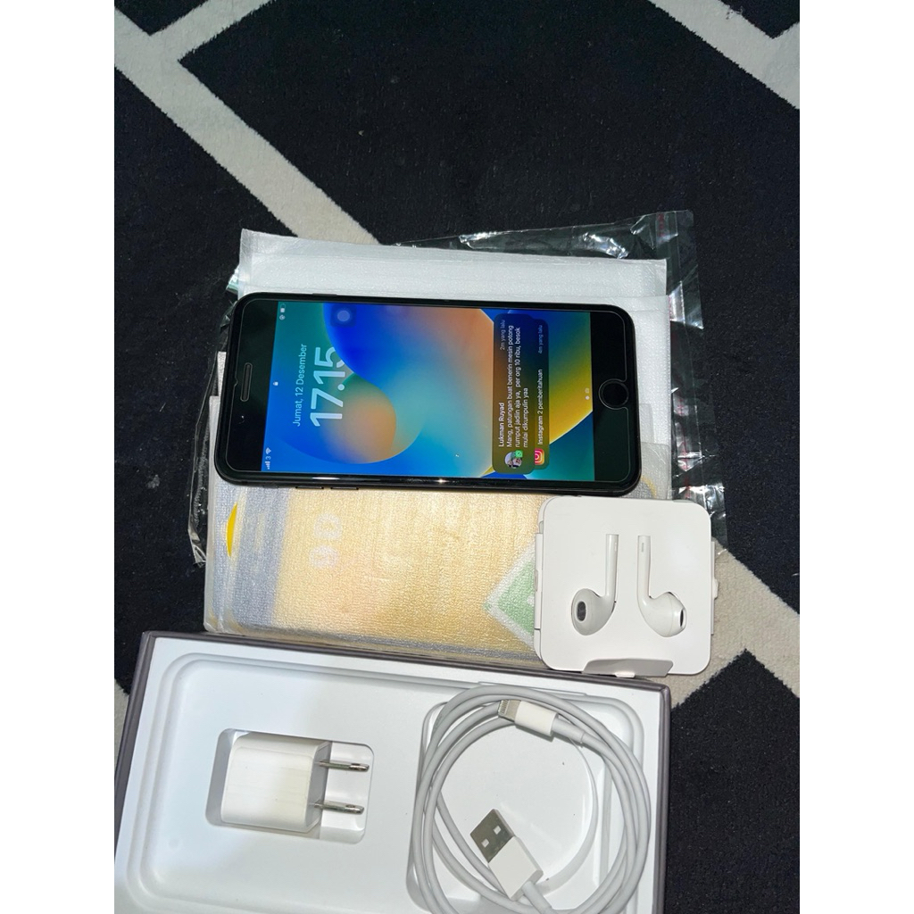 IPhone 8Plus 256 GB Full Set Original (Free Case dan Tempered glass)