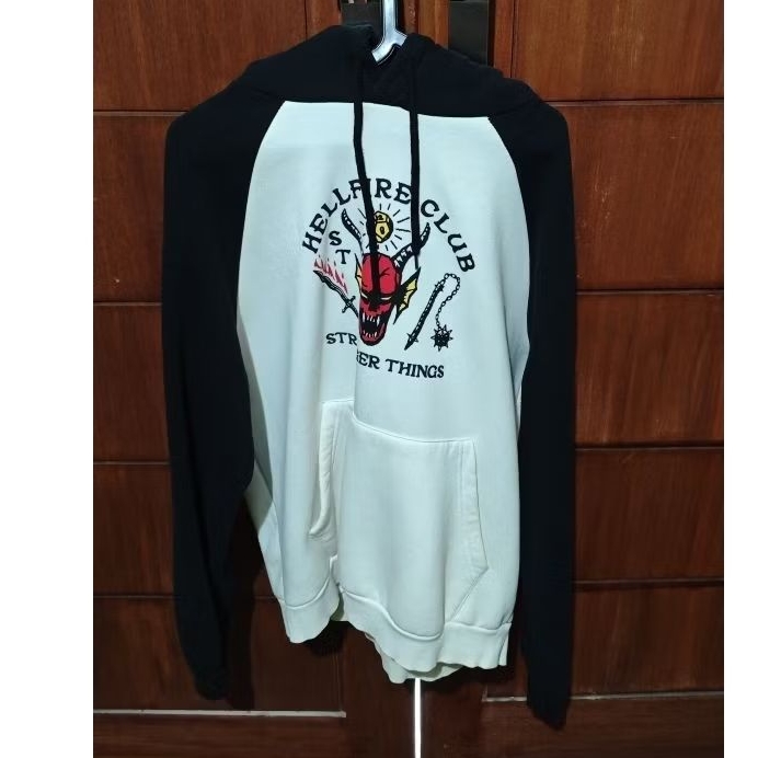 Hoodie Pull and Bear Stranger Things Hellfire club
