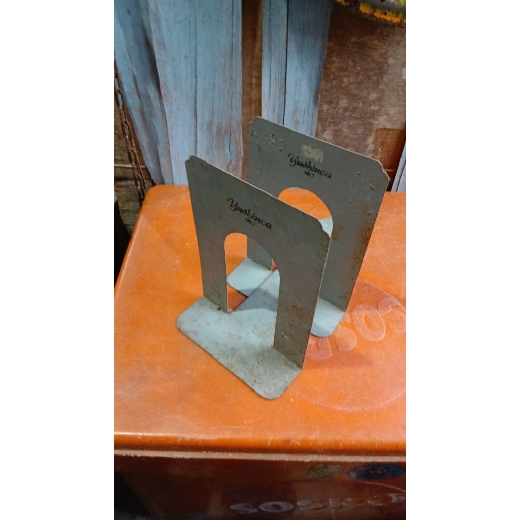 Rak buku 75rb jadul antik kuno vintage display