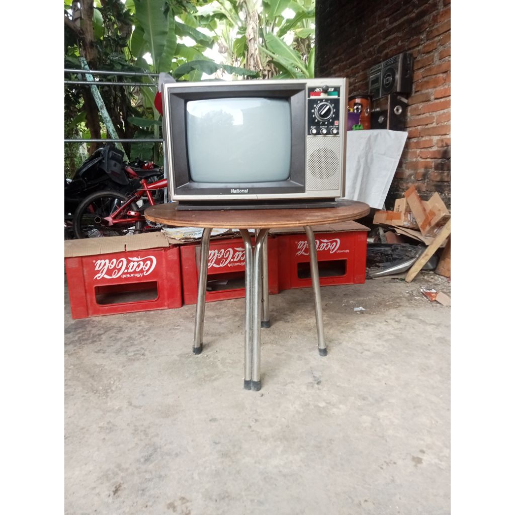 Tv jadul 14inc hitam putih national (kondisi off)