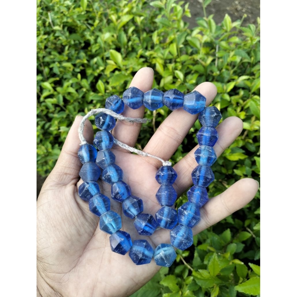 manik kaca kristal kuno temuan