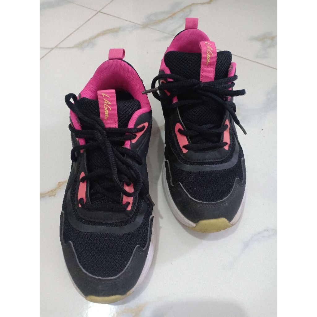 PRELOVED SEPATU LA GEAR SEPATU PAYLESS SEPATU OLAHRAGA