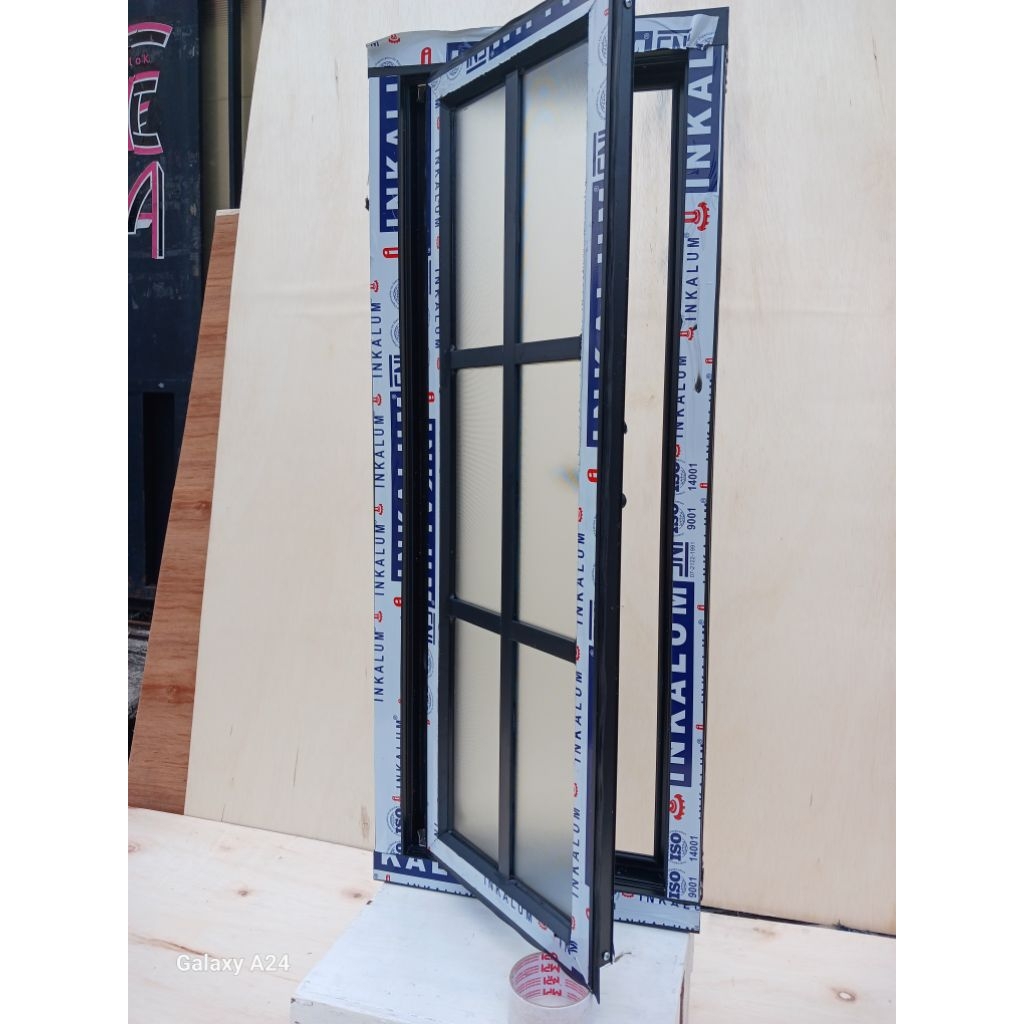 jendela swingT150x L50, jungkit ornamen almunium anti rayap