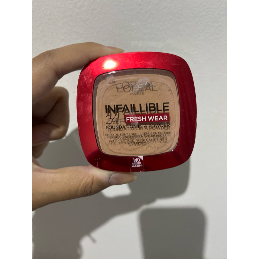 Loreal paris Infaillible Foundation in a powder 24 Fresh Wear Second