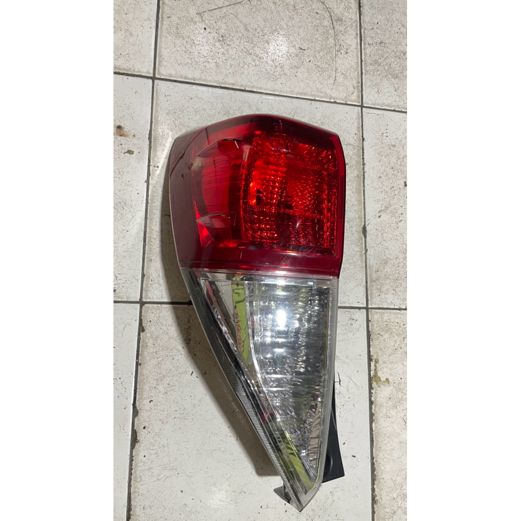 Stoplamp / Lampu belakang Innova Reborn