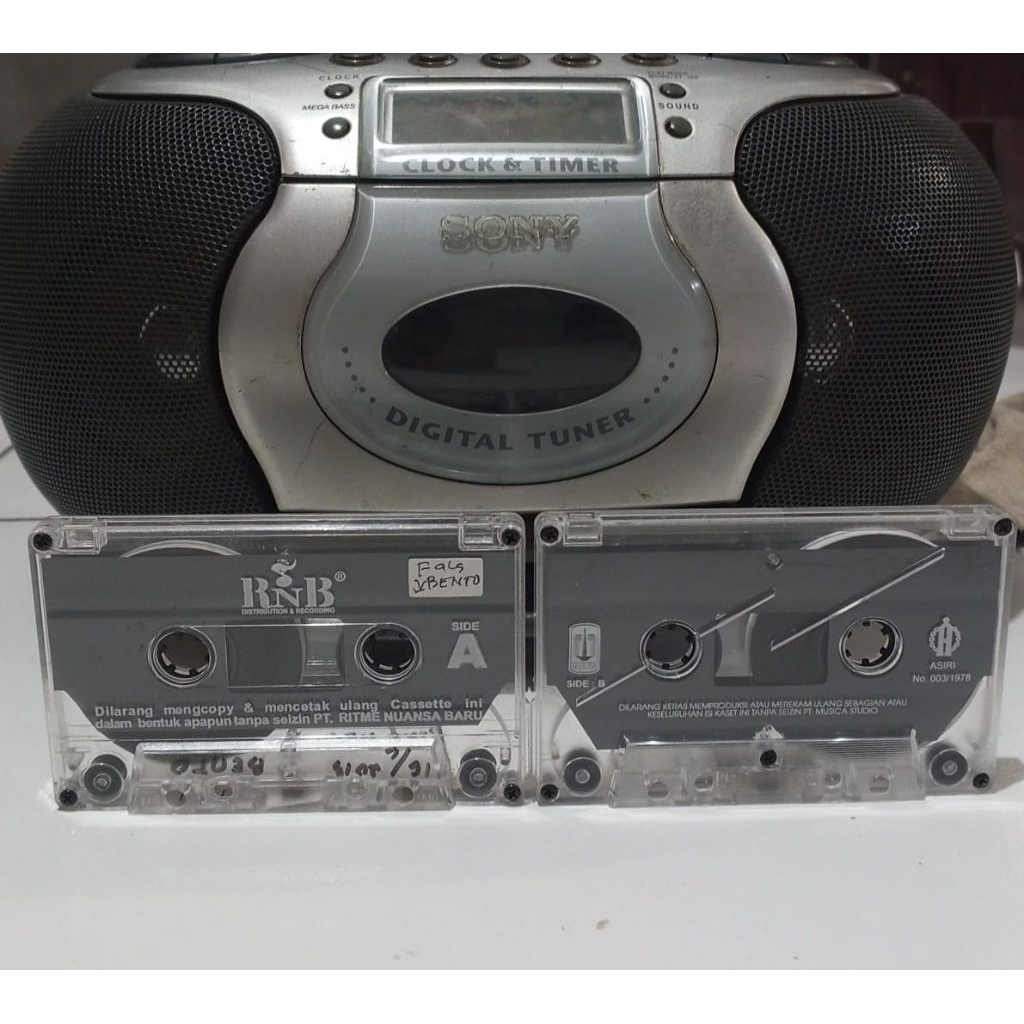 Kaset Pita IWAN Fals - The Best Of ( Iwan Fals - Swami - Kantata ) - Untukmu Negeri