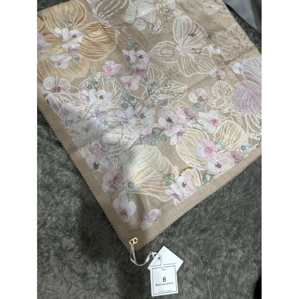 New with Tag Orchid Extended Buttonscarves voal reguler as is no box, defect hmpir ga ada.