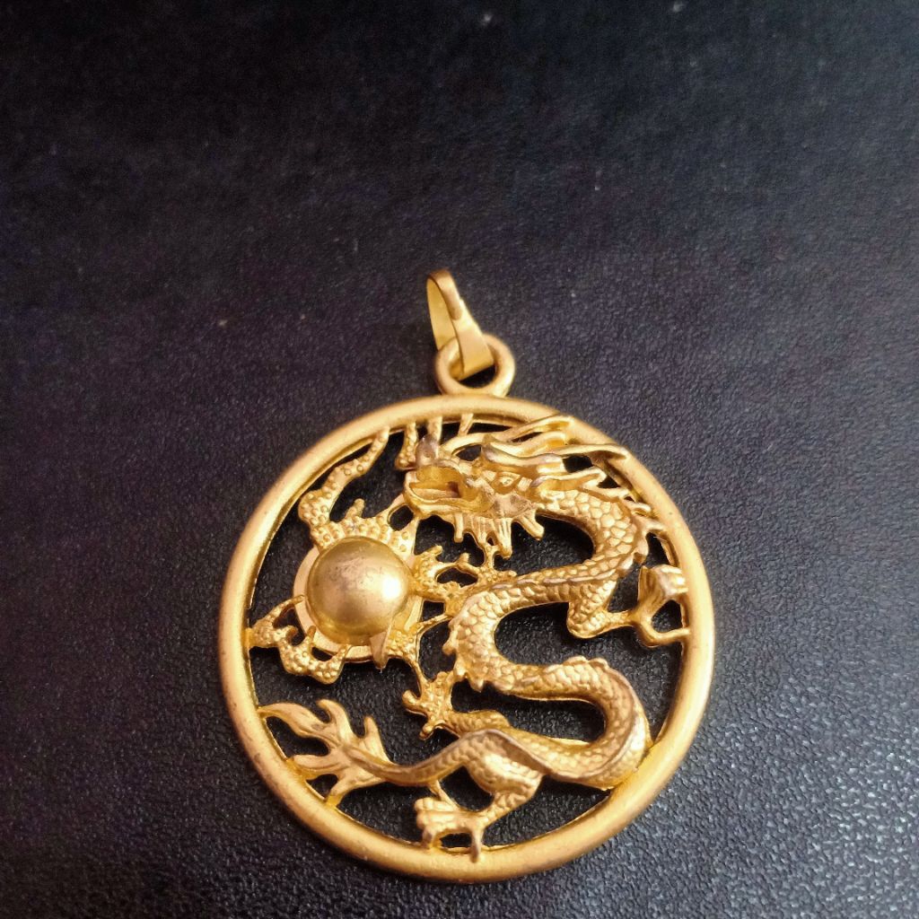 liontin emas macan doff