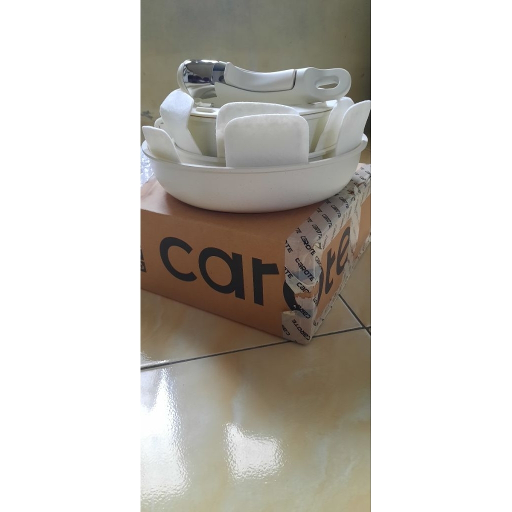 Carote - Keramik Granit Putih Anti Lengket