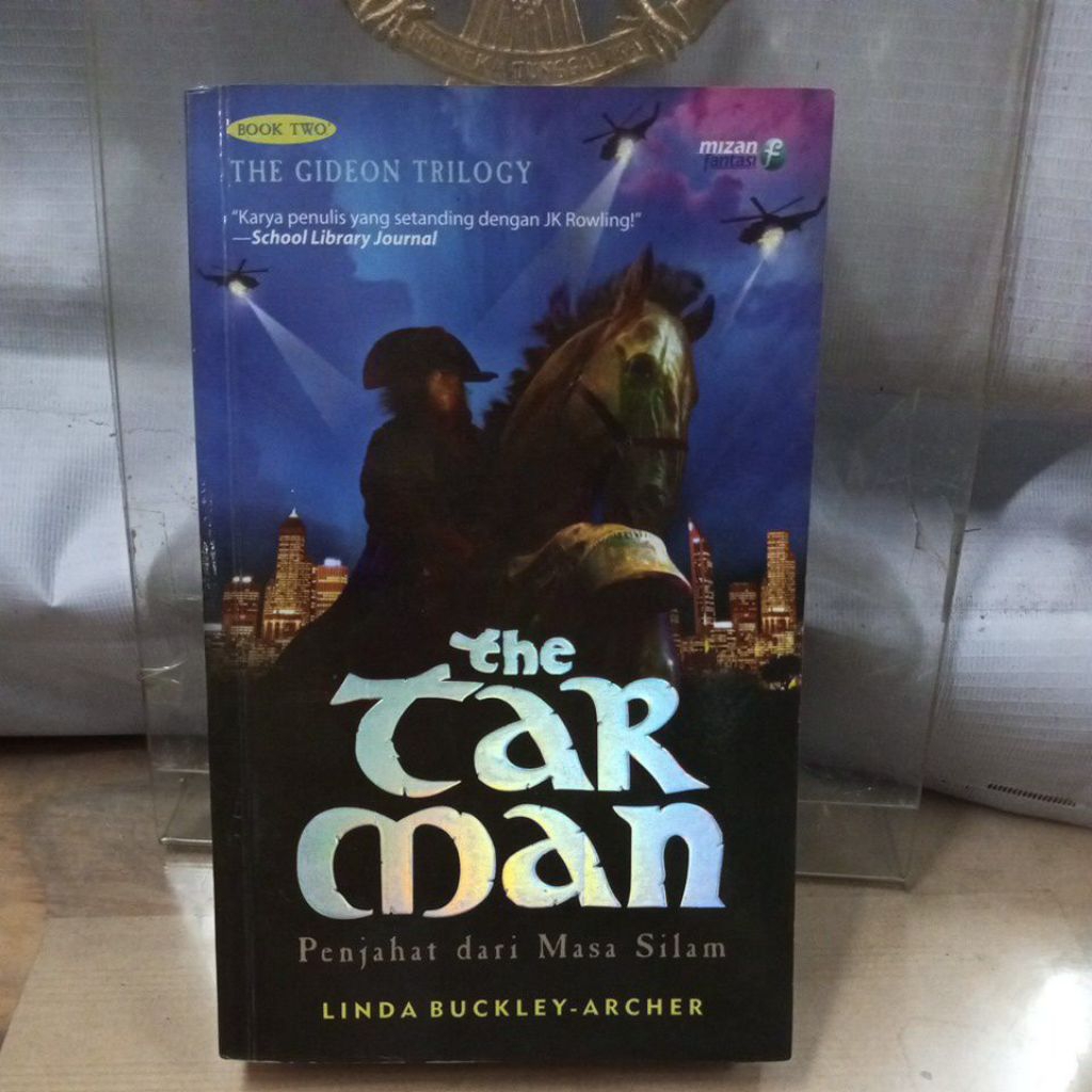 novel , the tar man ,penjahit dari masa silam oleh linda buckley