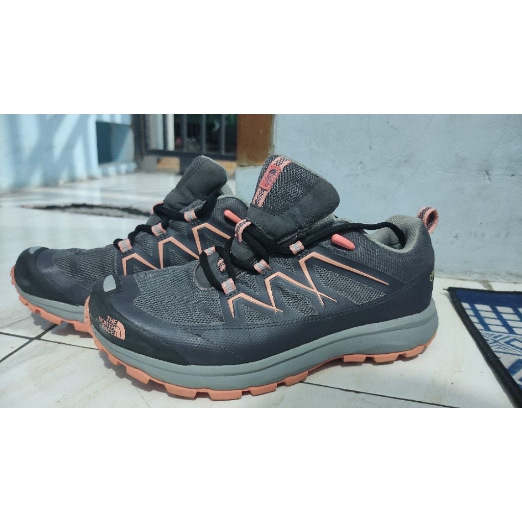 Sepatu Outdoor TNF Goretex Cewe Second