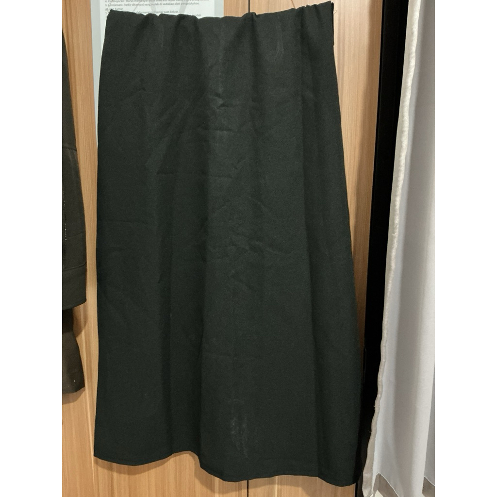 (PRELOVED) ROK HITAM BAHAN UKURAN XL