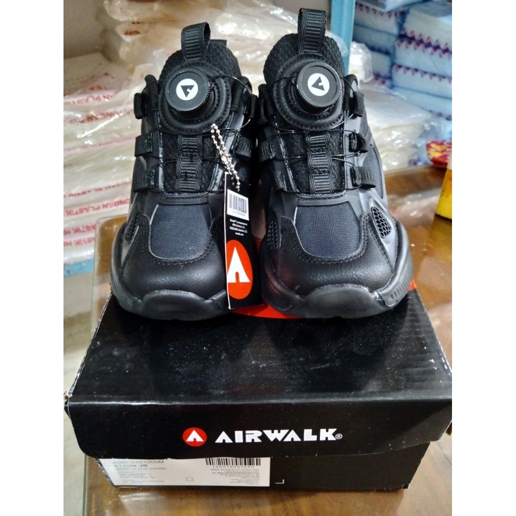 SEPATU SEKOLAH /SEPATU ANAK  AIRWALK HITAM ELGIN JR NO.32