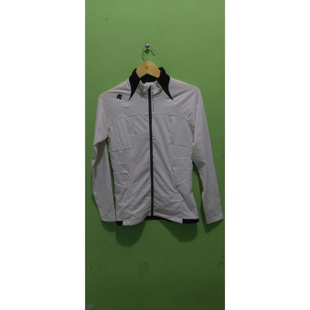 Jacket body fit women Descente training sport olah raga track suit preloved