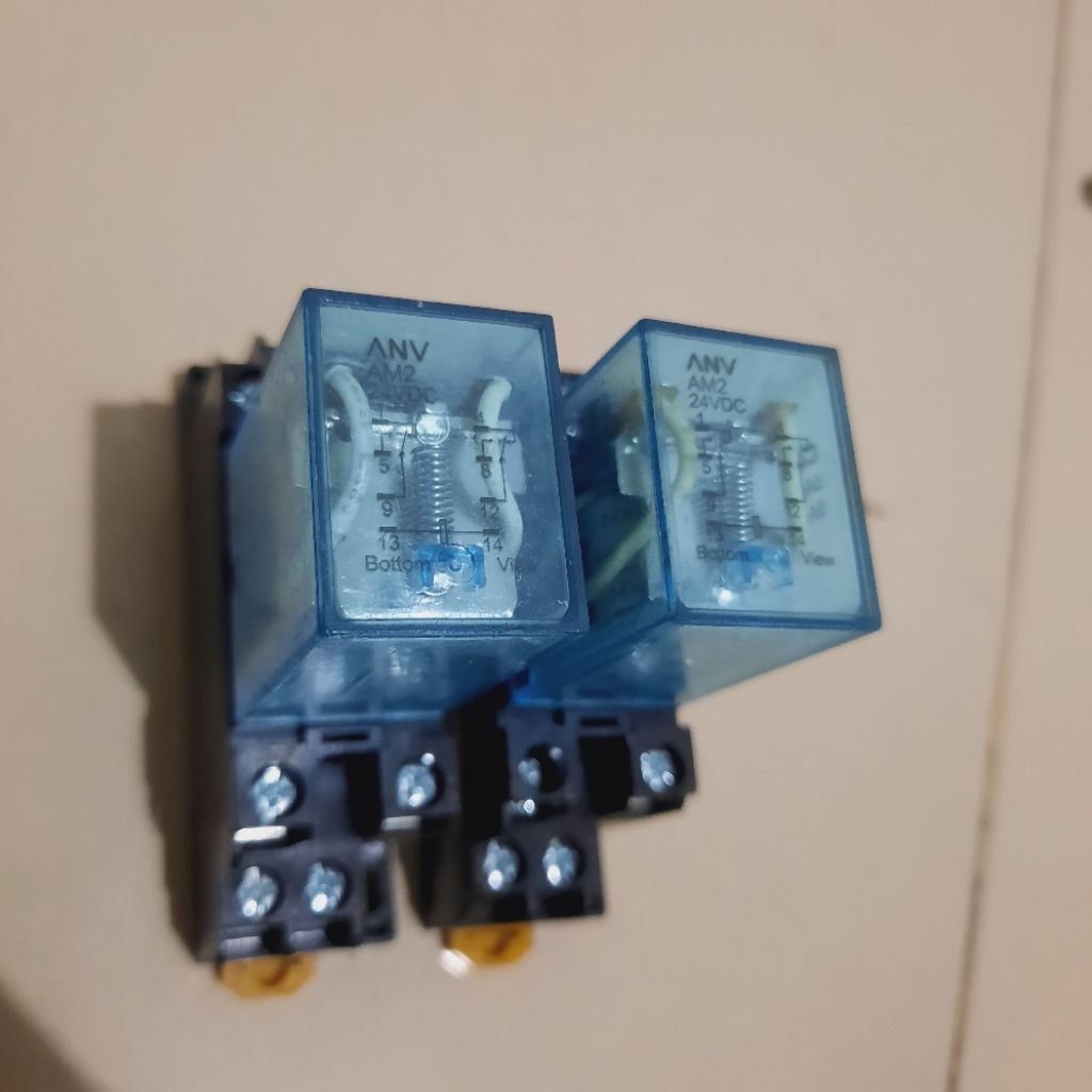 RELAY ANV AM2 24VDC + SOCKET relay anv am2 24vdc