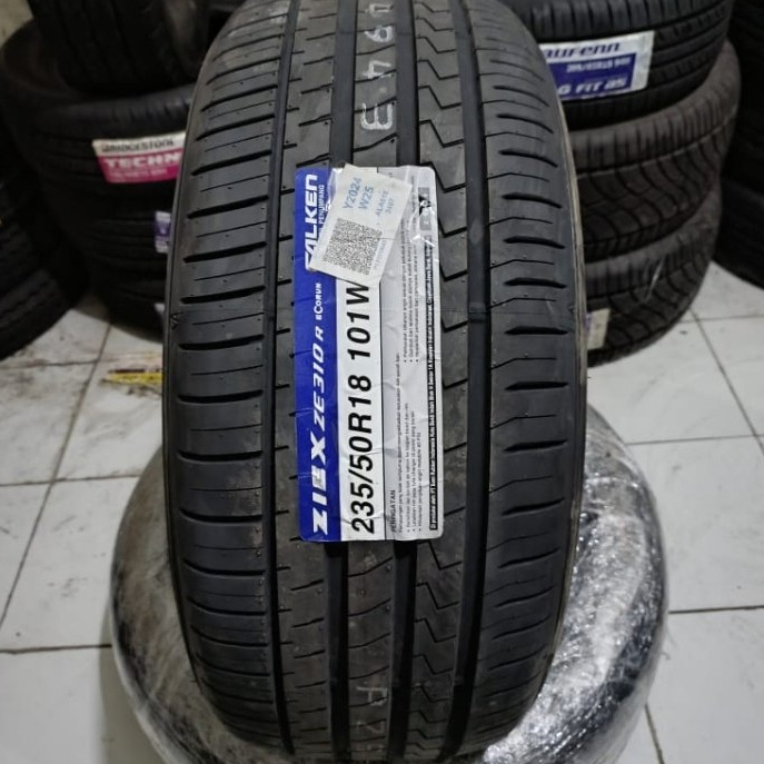 Ban Mobil Falken 235/50 R18 101W ZE310R Ban