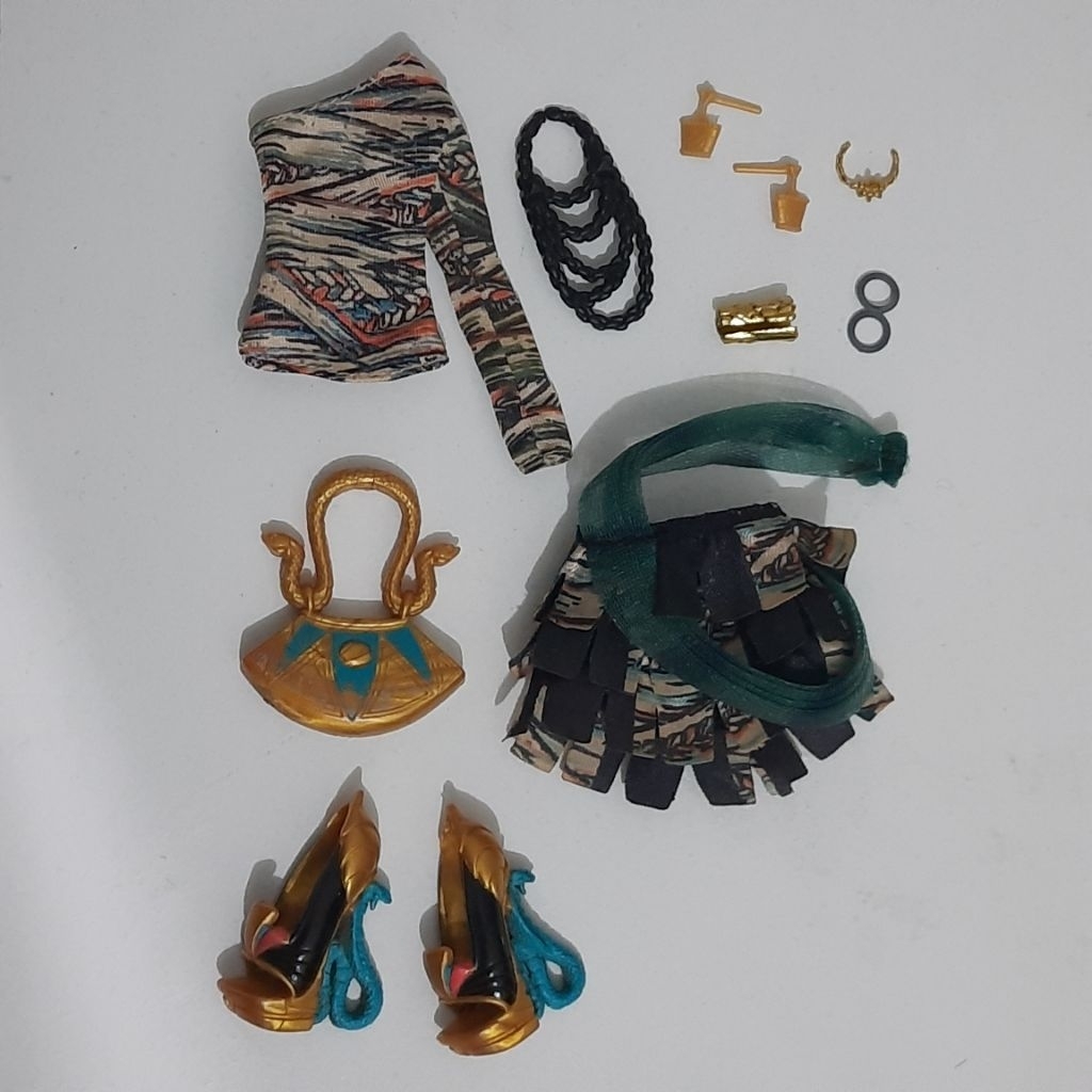 Set Baju Boneka Monster High Nefera de Nile Signature G1 Mainan