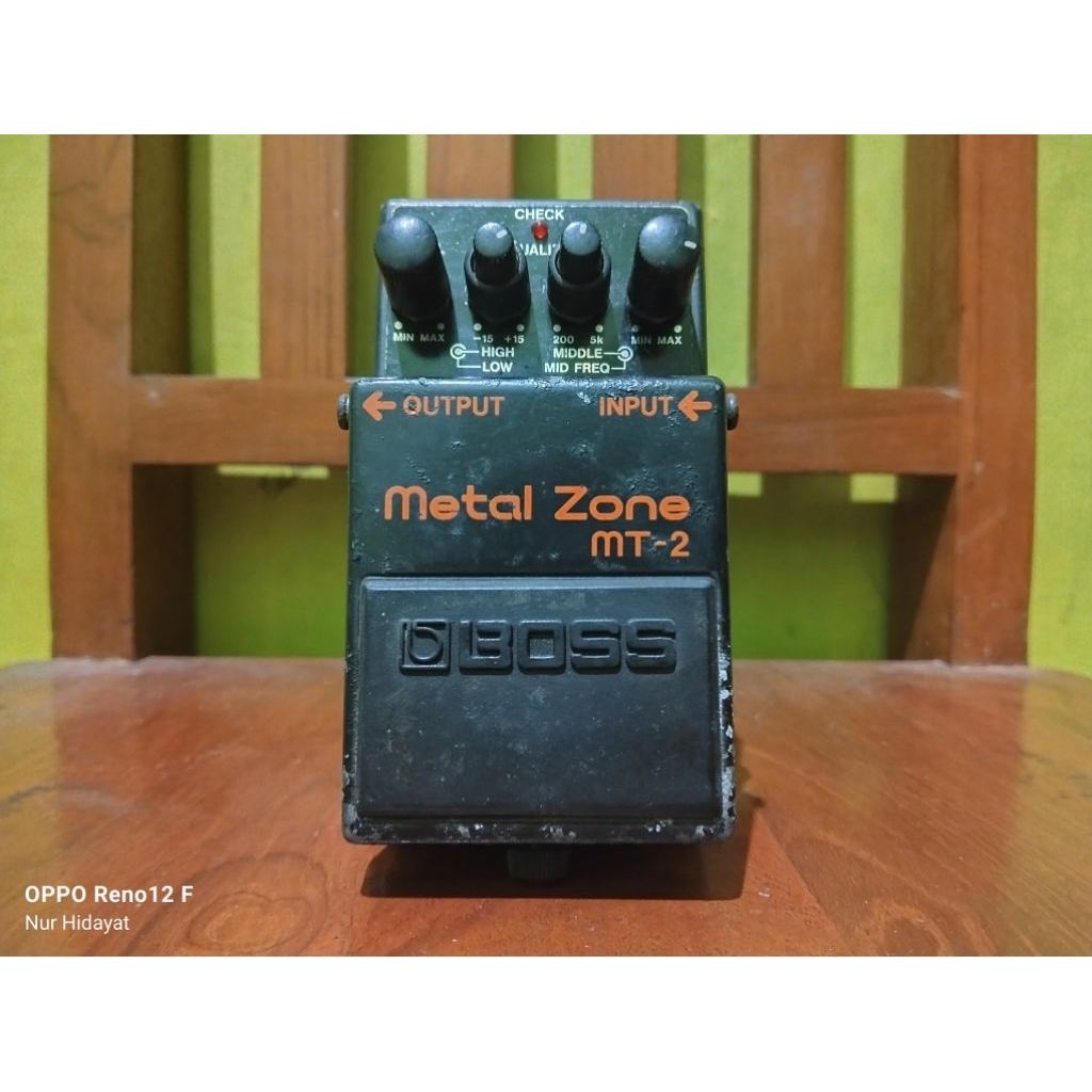 efek distorsi boss metal zone boss mt2