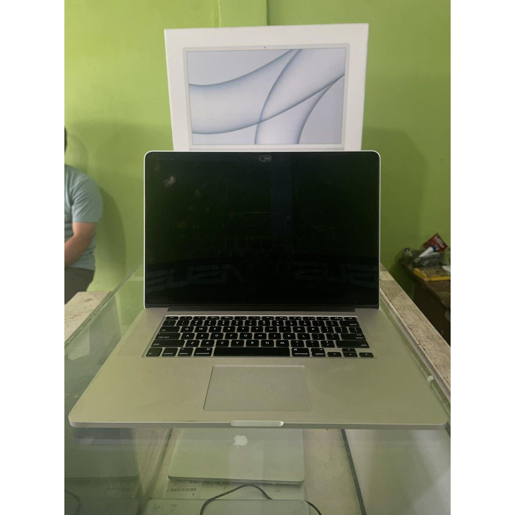 Macbook Pro Retina 15 inch 2015 Minus