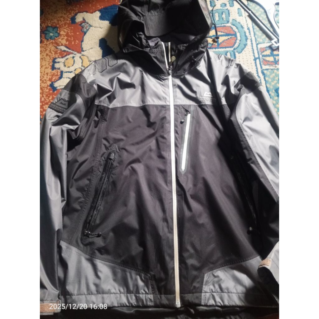 Jaket outdoor mountain equipment gropcore