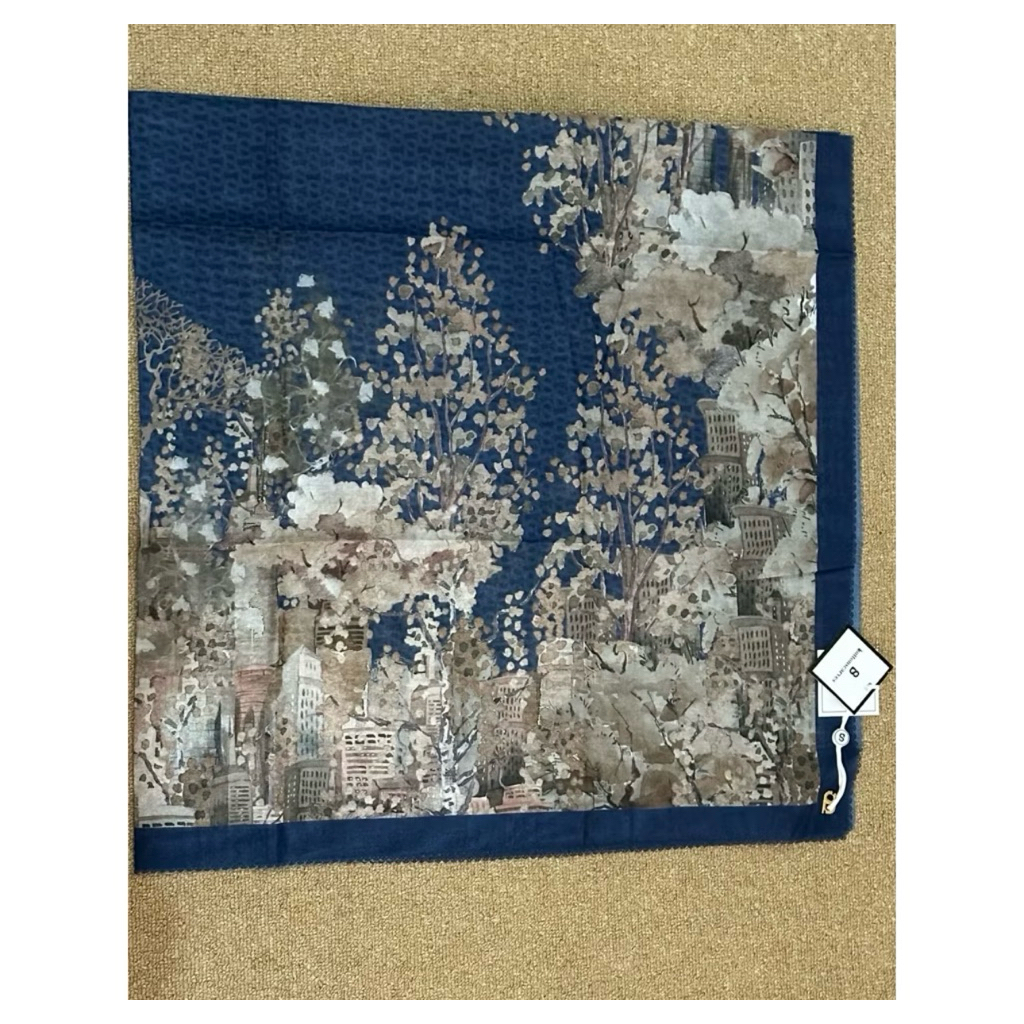 Buttonscarves New York collector Royal blue As is