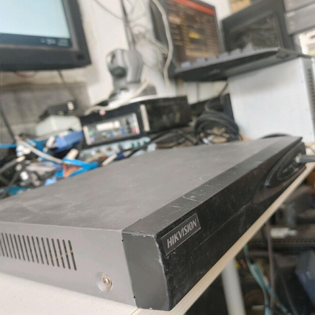 NVR 4 CHANNEL Hikvision DS-7604NI-E1