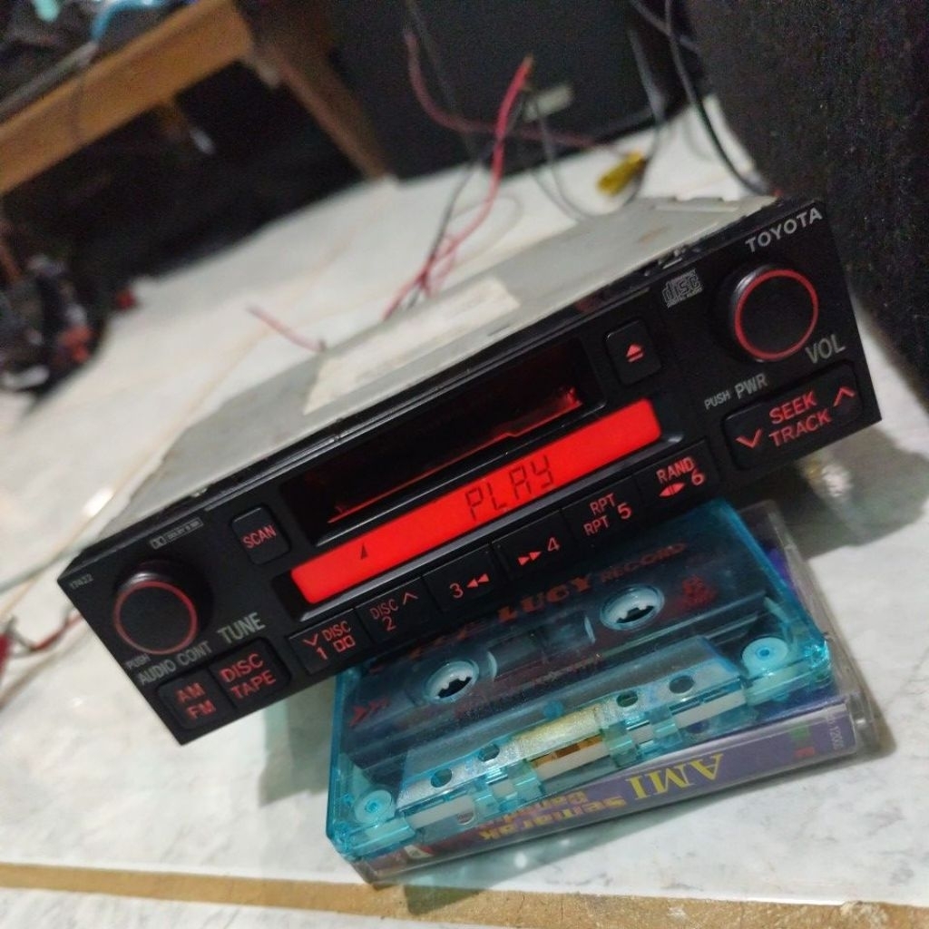 Radio  Antik Vintage, Tipe Radio Mobil Toyota, MP3 JVC  Display Song title atau judul lagu. Radio FM