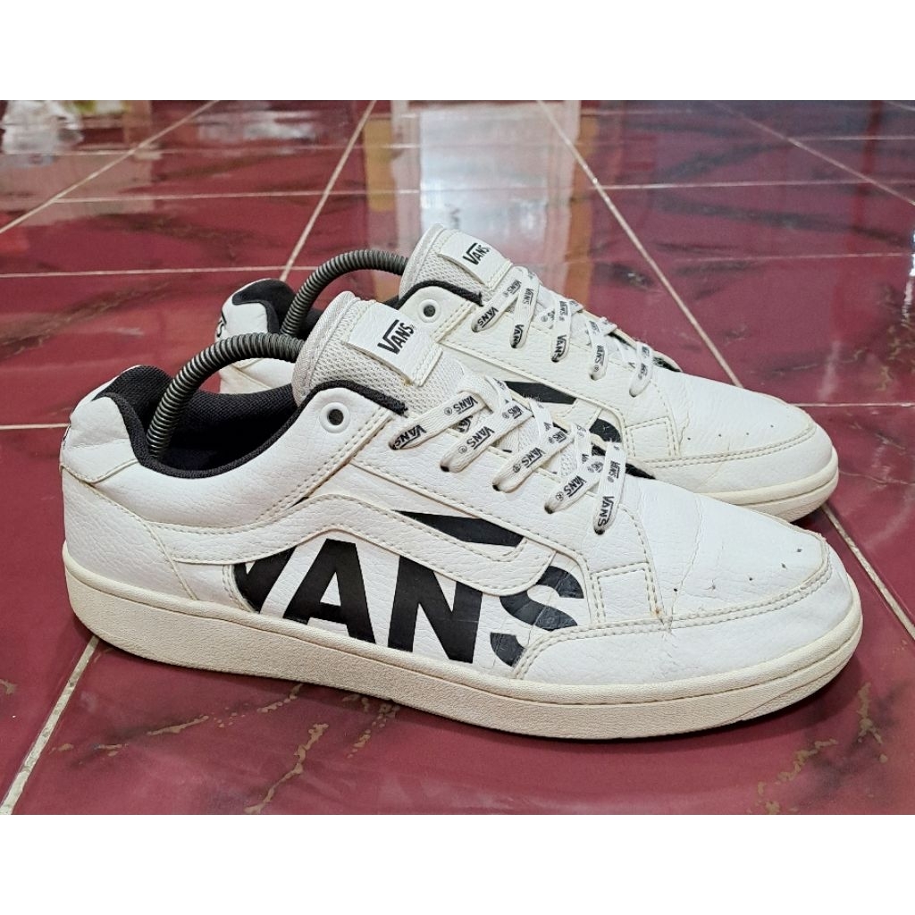Sepatu sneakers vans big logo