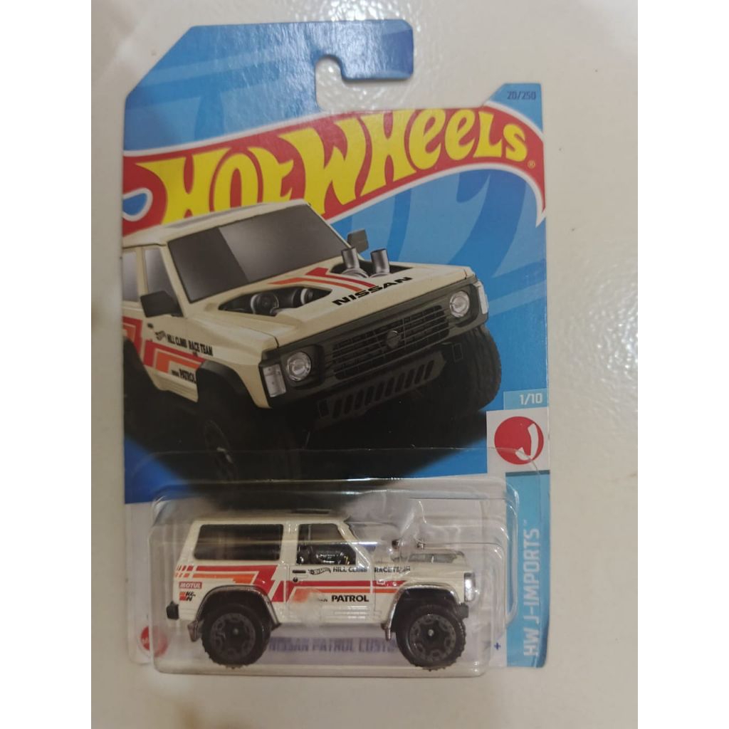 HotWheels Nissan Patrol putih