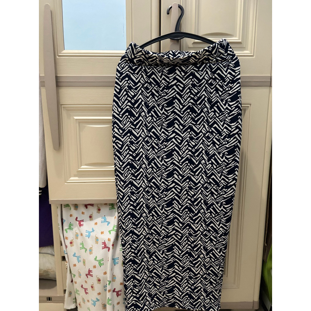 Preloved - Rok Span Navy Motif