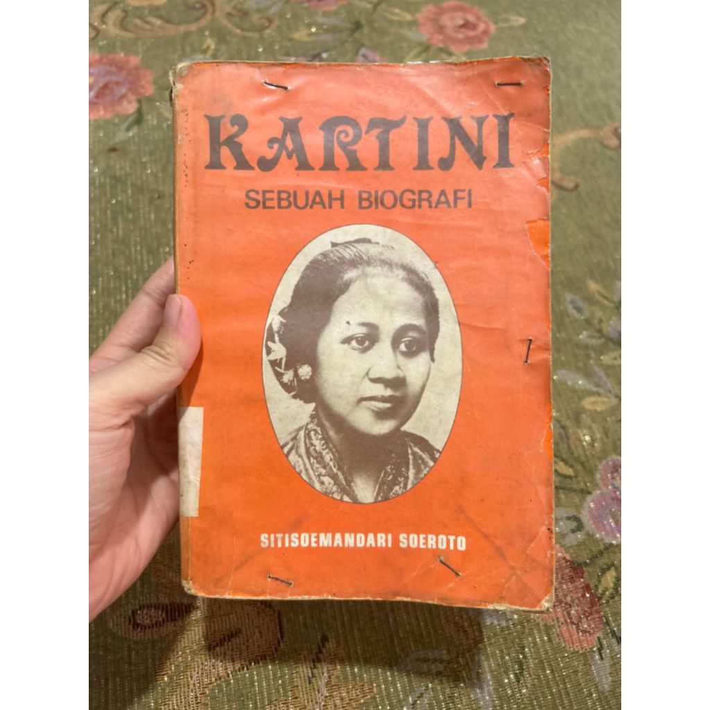 Buku " KARTINI SEBUAH BIOGRAFI oleh Sitioemandari Soeroto
