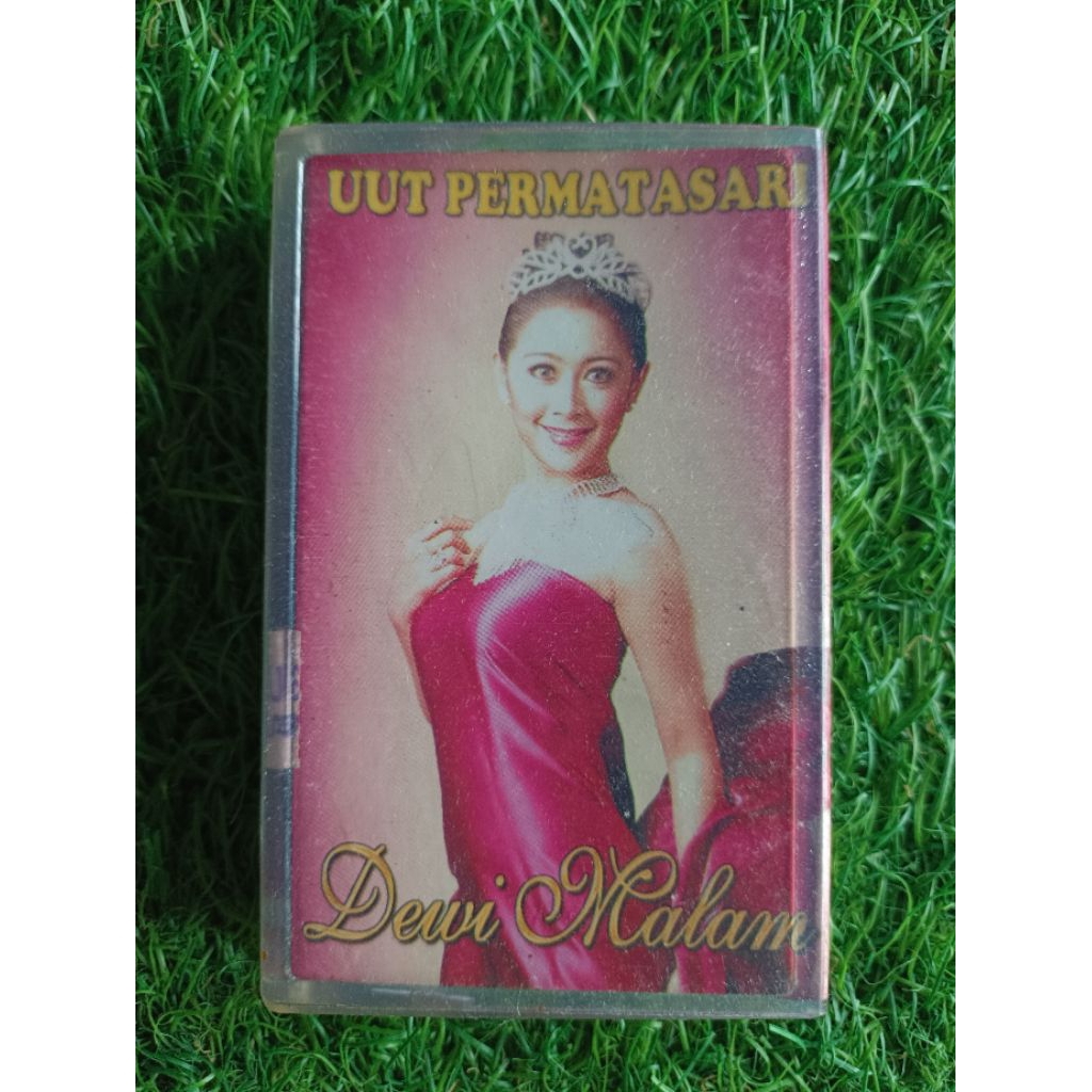 kaset pita UUT PERMATASARI "dewi malam"