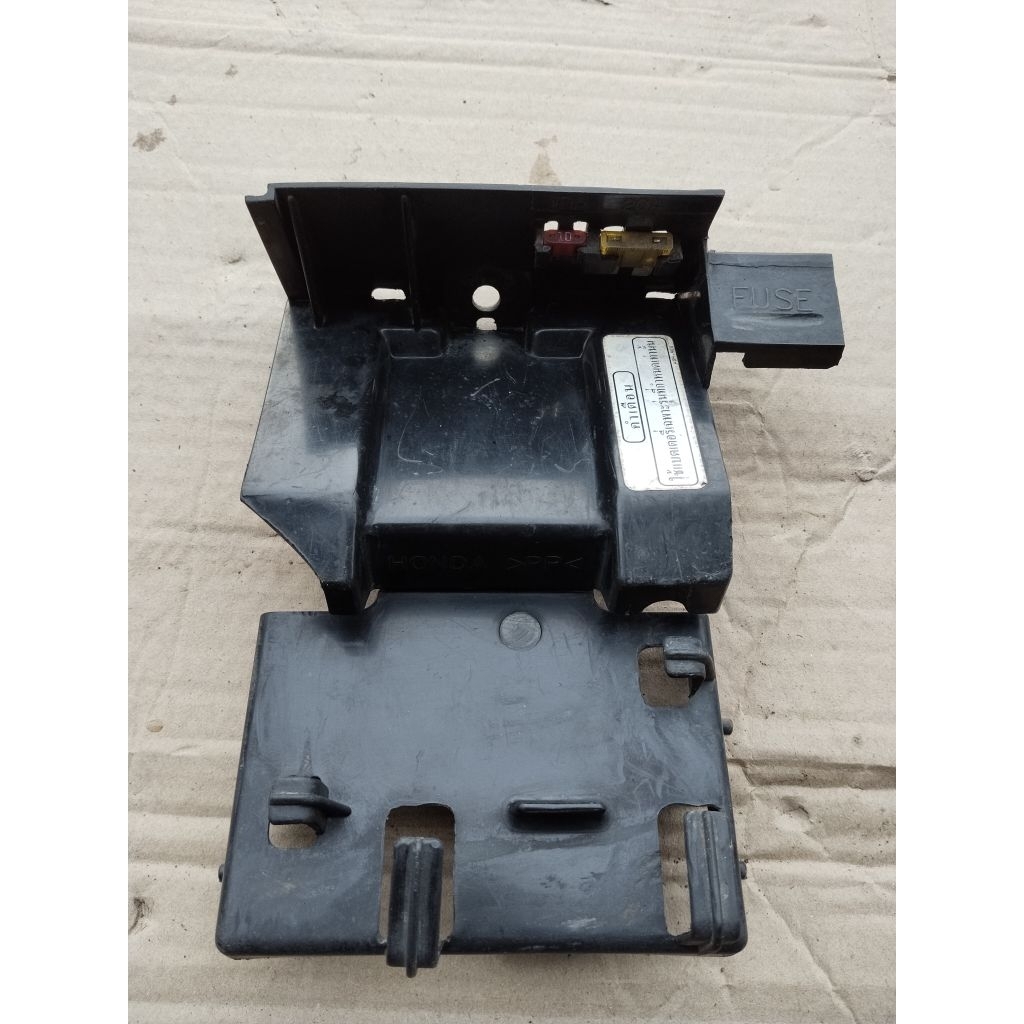 cover aki tutup aki cover battery penutup aki Honda CBR 150R old lama CBR 150R thailand cbu CBU orig