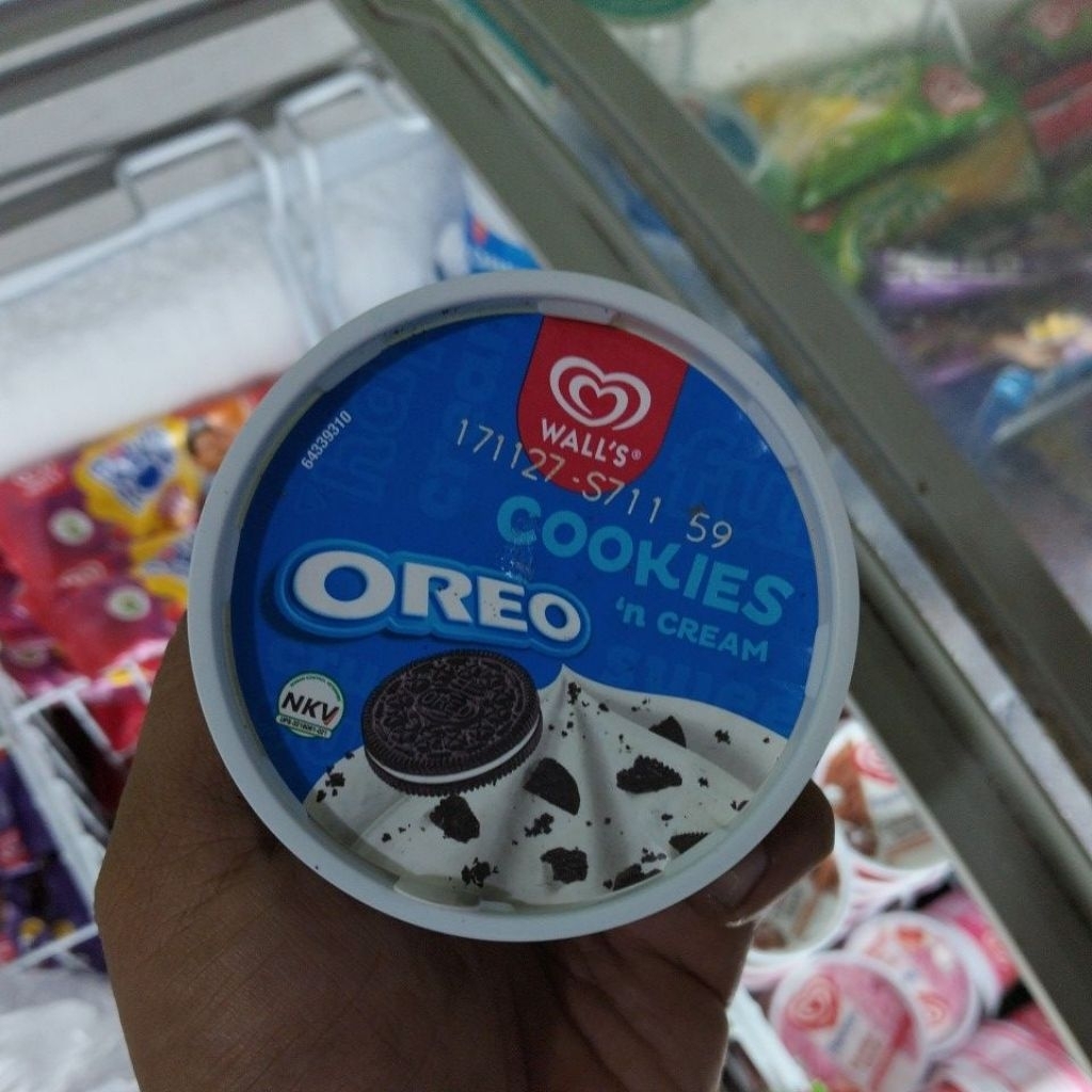 es cream // cookies Oreo 'n cream Wall's