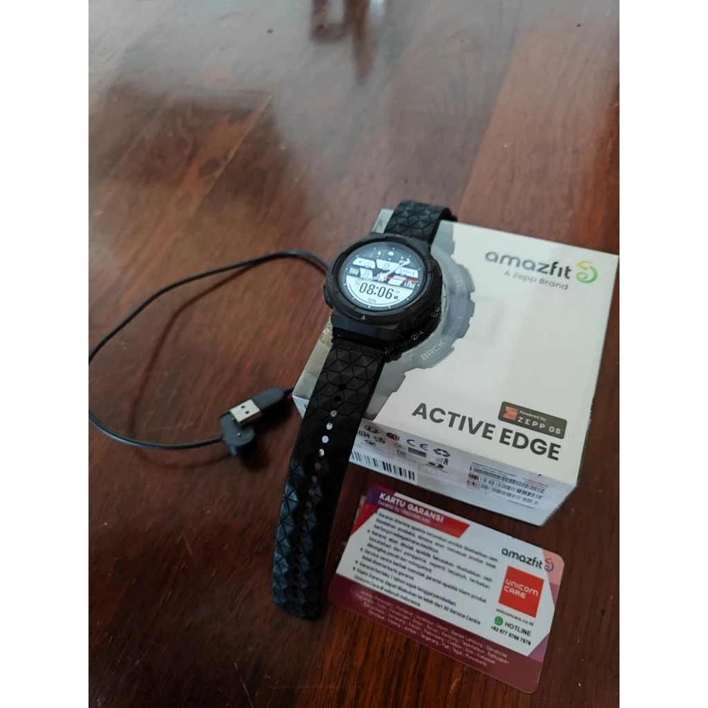 Amazfit Active Edge Smartwatch - Lava Black, 1.32" TFT Display, Baterai 16 Hari, 10 ATM Water Resistance