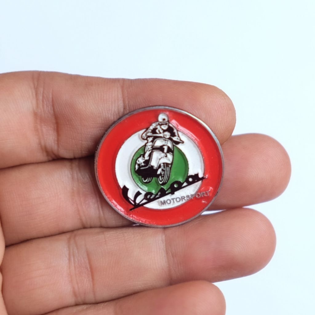 Enamel Pin Vespa Motorsport Premium
