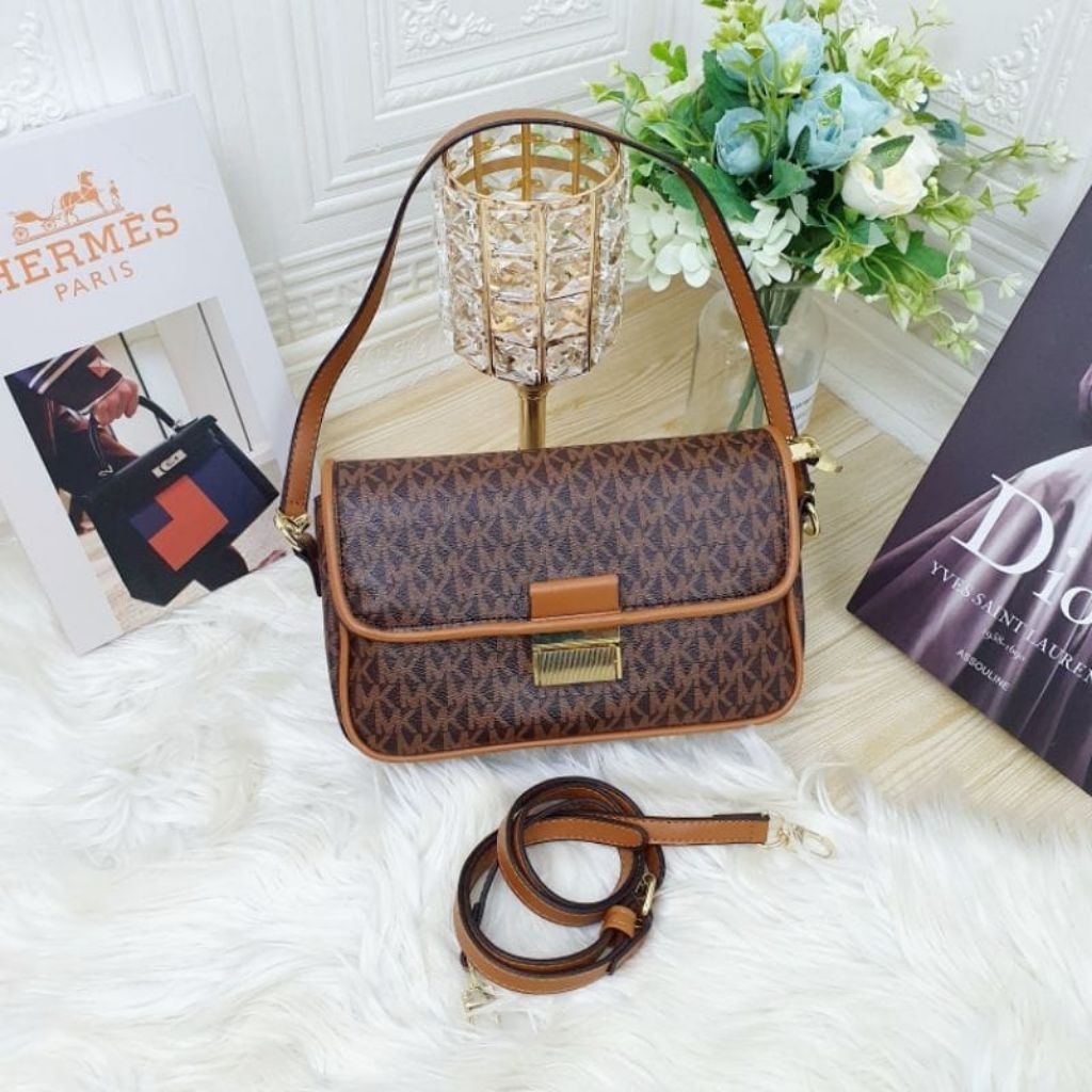 MK Tas Selempang Wanita