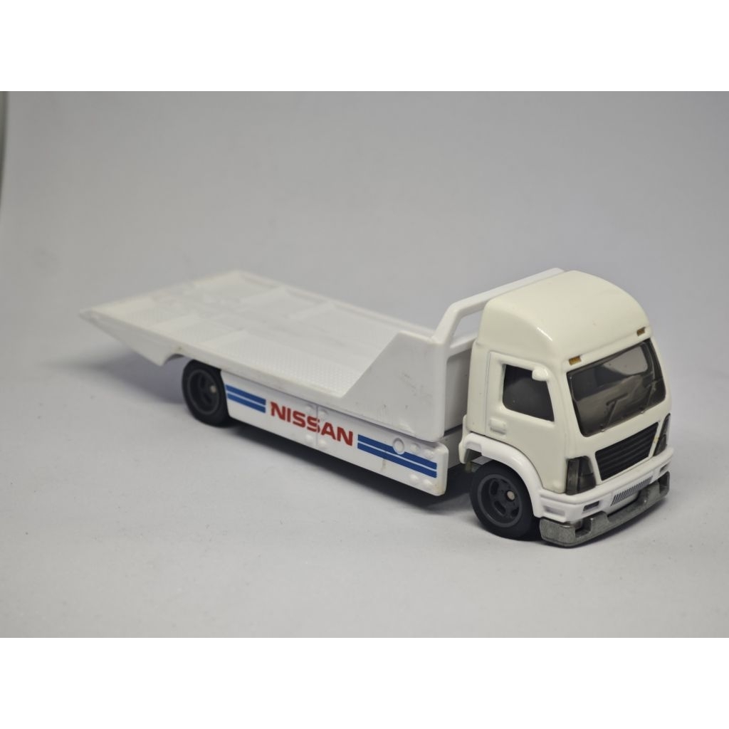 hot wheels premium truck nissan team transport