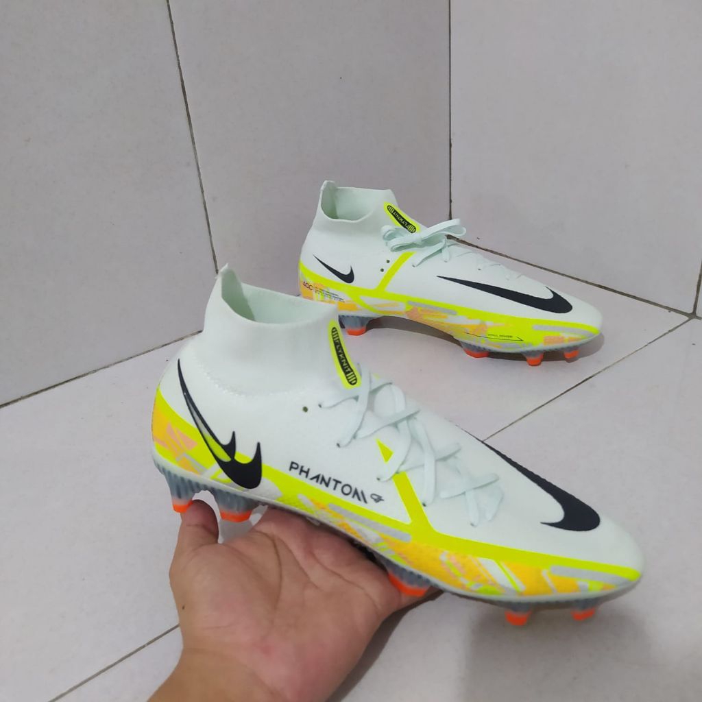 Sepatu Bola Phantom GT2 Elite Bonded FG