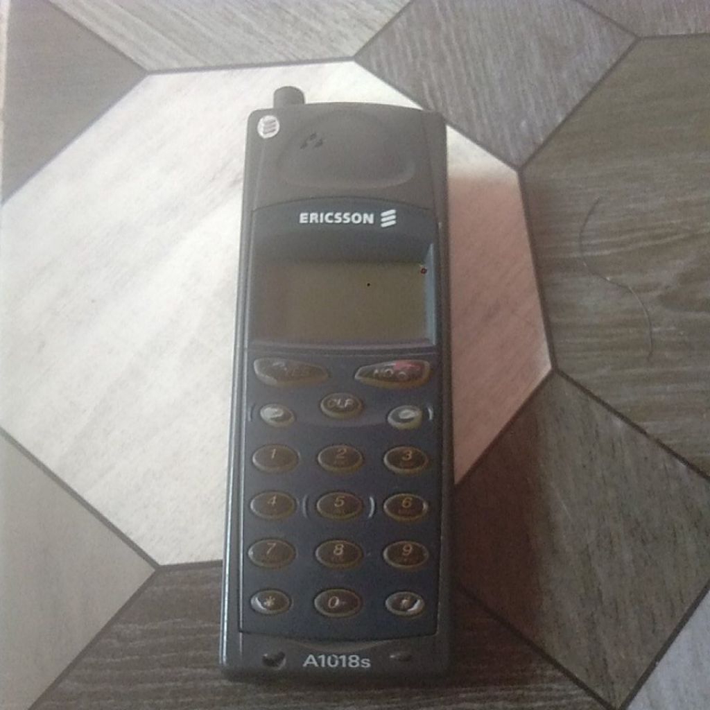 HP JADUL ANTIK ERICSSON A1018s silakan baca diskripsi di bawah