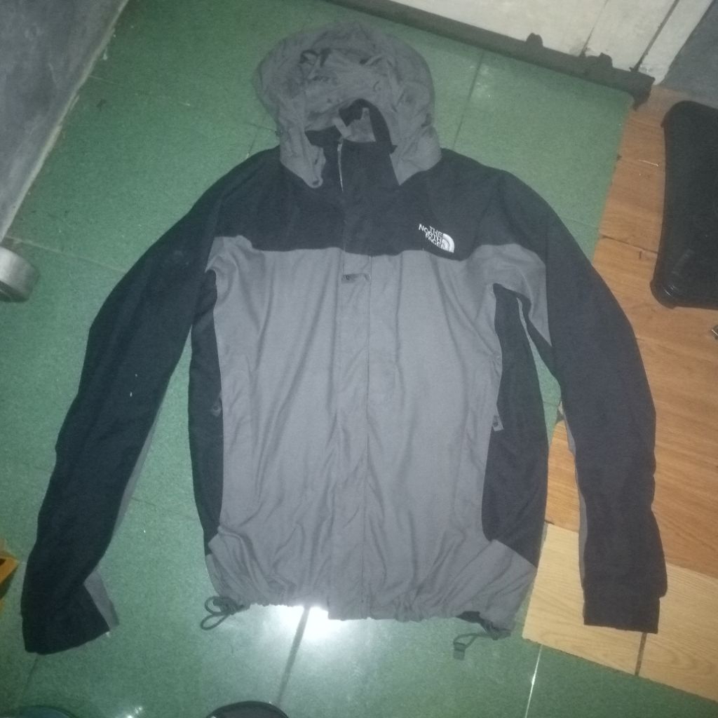 jaket TNF gorpcore