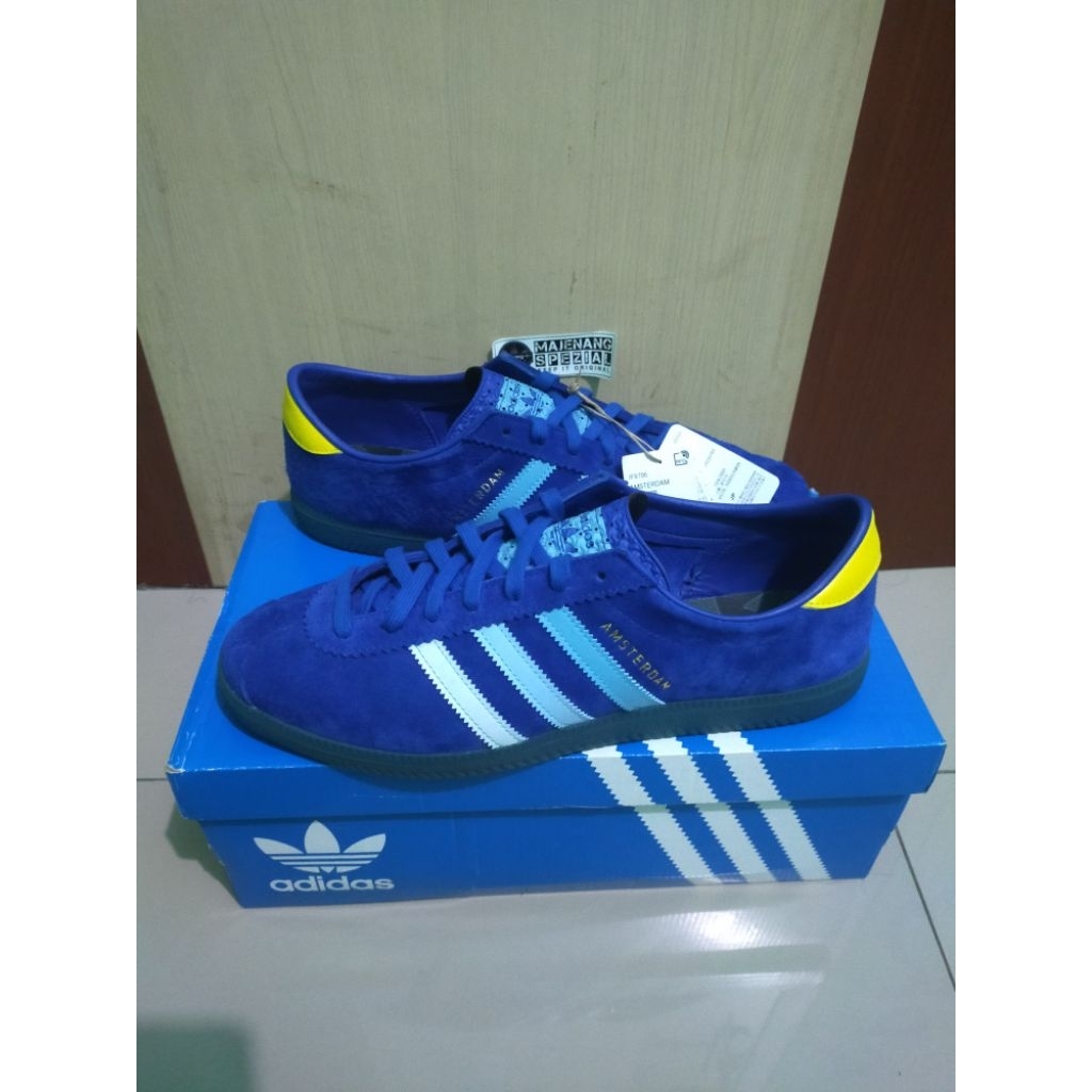 Adidas Amsterdam Size 45
