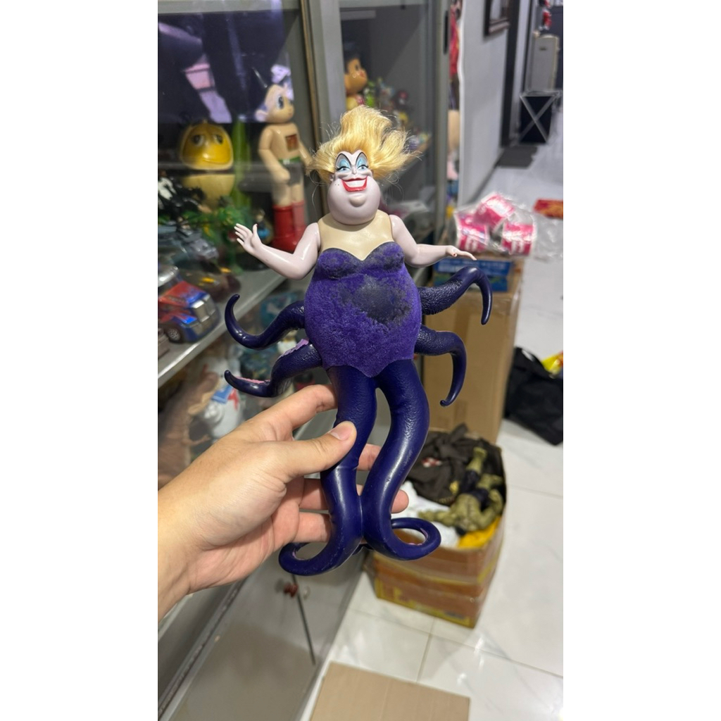 Figure Ursula dan Thor
