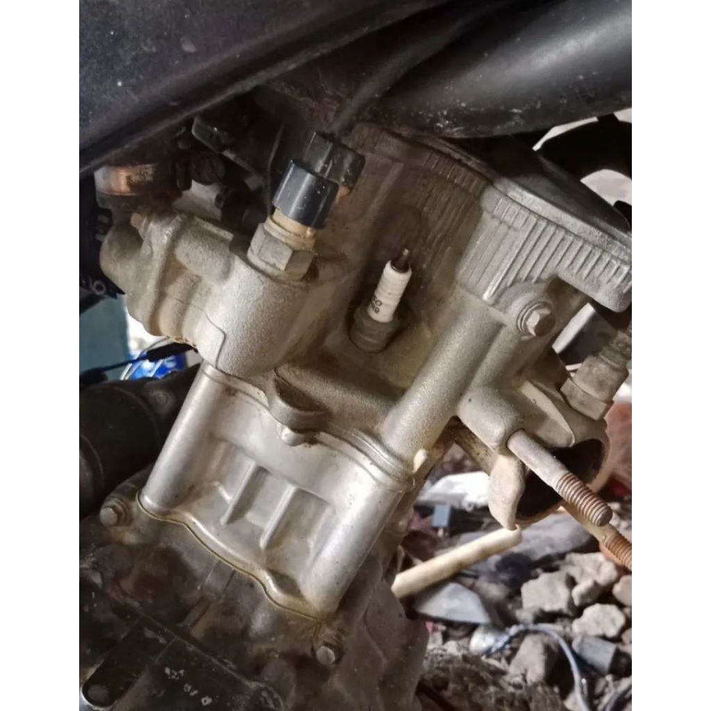 mesin yamaha Vixion NVL barang asli original copotan masih bagus satu set standar...