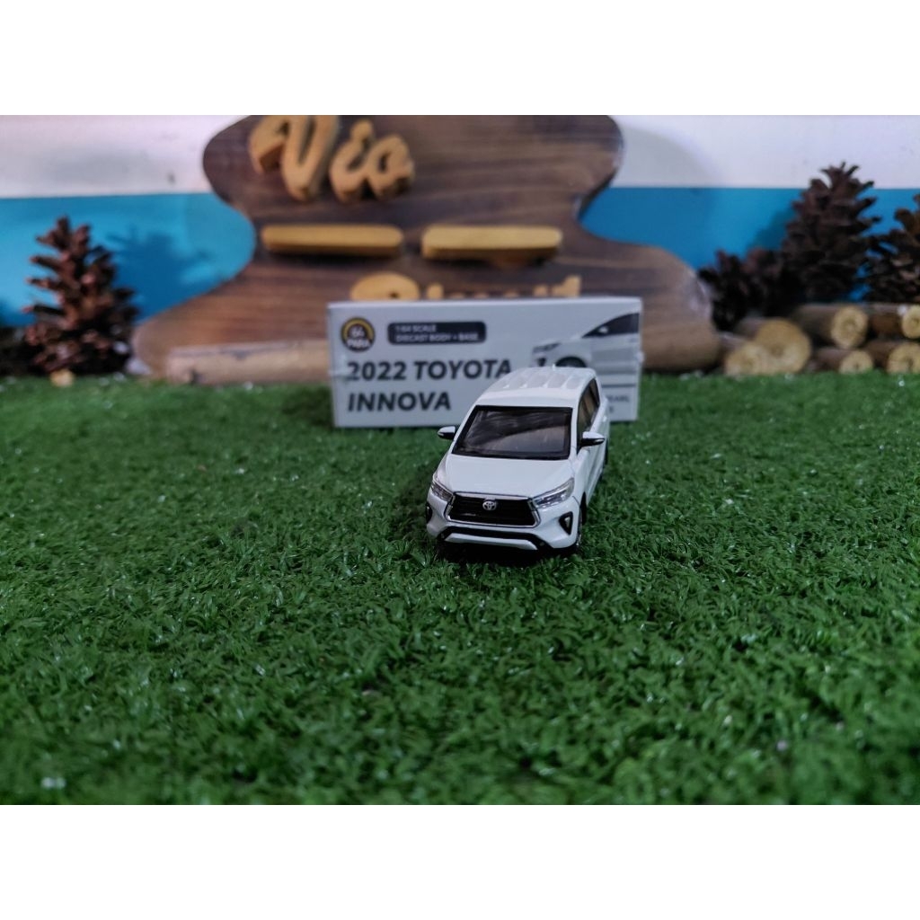 Diecast Miniatur Toyota Innova Reborn 2022 putih skala 1:64