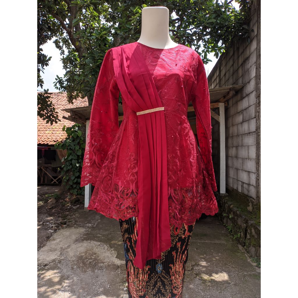 Kebaya Brokat Maroon Elegan Set Batik Plisket – New